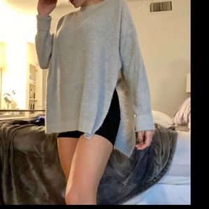 Cozy Sweater w slit on the sides